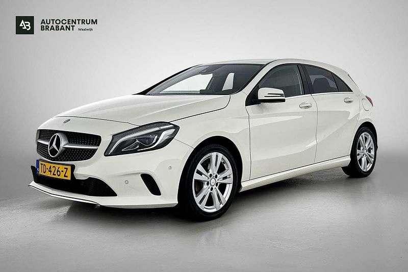 Wit Gebruikt 2017 Mercedes A180 Business Hatchback | € 14.945 (Eerlijke prijs) - Afbeelding 1/4