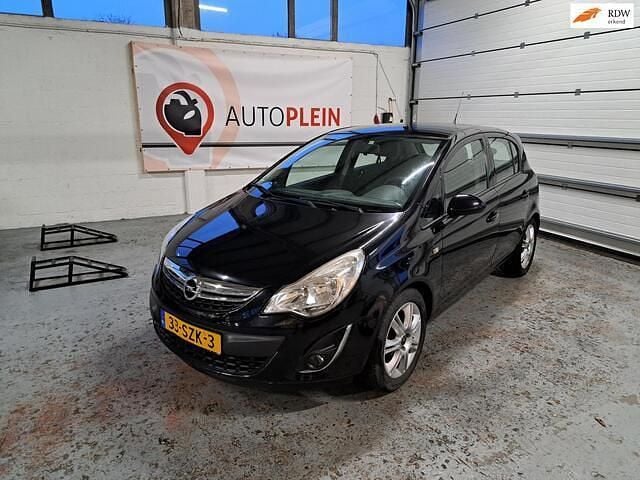 Zwart Gebruikt 2011 Opel Corsa Cosmo Hatchback | € 5.850 (Eerlijke prijs) - Afbeelding 1/4