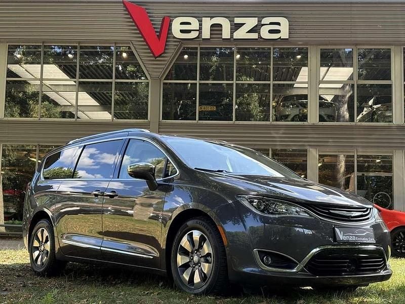 Grijs, metallic lak Gebruikt 2018 Chrysler Pacifica Limited SUV | € 39.999 - Afbeelding 1/4