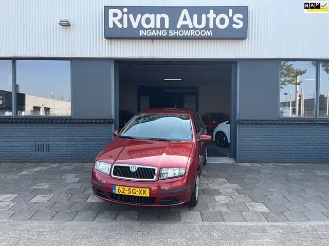 Rood Gebruikt 2006 Skoda Fabia Ambiente Sedan | € 2.250 (Iets duurder) - Afbeelding 1/4