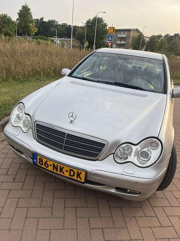 Grijs Gebruikt 2003 Mercedes C180 Elegance Sedan | € 2.850 (Iets duurder) - Afbeelding 1/4