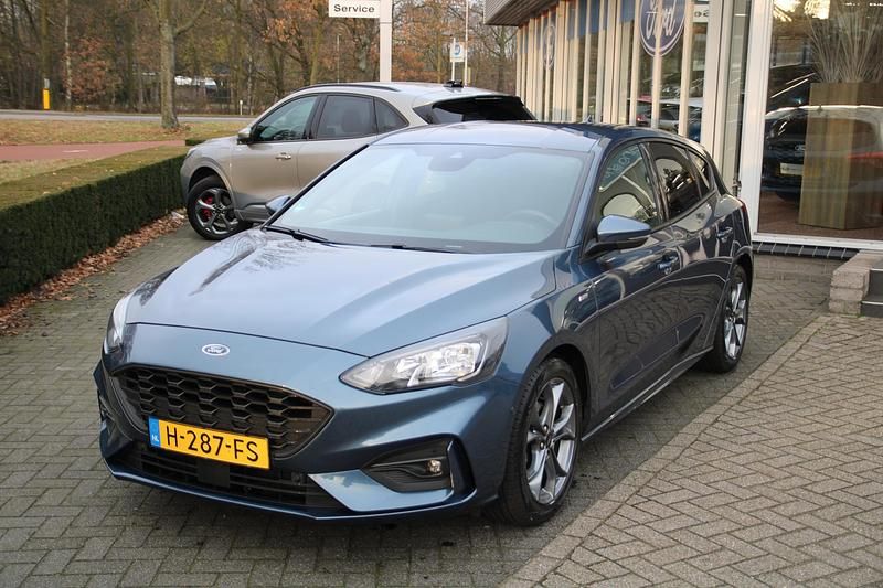 Blauw Occasion 2020 Ford Focus Business Edition Hatchback | € 16.550 (Iets duurder) - Afbeelding 1/4
