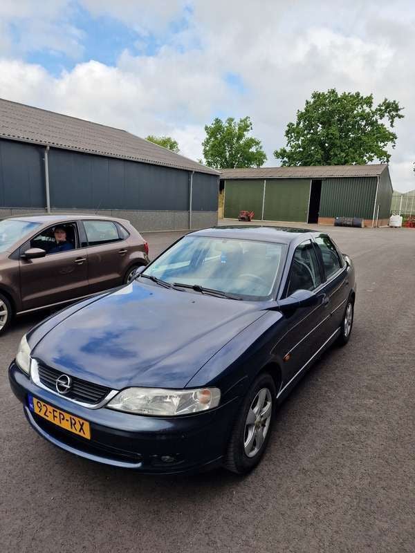 Blauw Gebruikt 2000 Opel Vectra Business Edition Sedan | € 1.300 (Eerlijke prijs) - Afbeelding 1/4