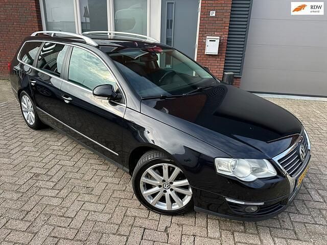 Zwart Occasion 2010 VW Passat Highline Stationwagen | € 4.900 (Eerlijke prijs) - Afbeelding 1/4