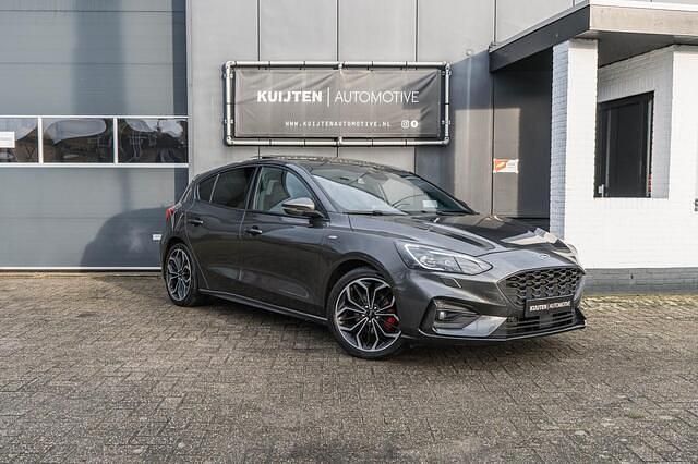 Grijs Occasion 2019 Ford Focus ST-Line Hatchback | € 19.995 (Duur) - Afbeelding 1/4