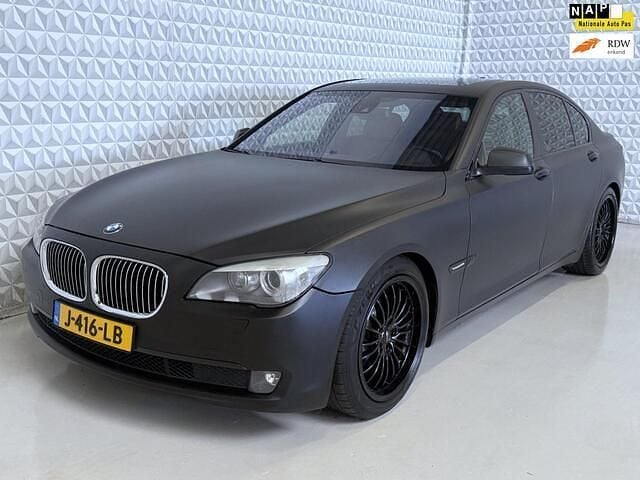 Grijs Gebruikt 2008 BMW 740 Sedan | € 9.999 (Eerlijke prijs) - Afbeelding 1/4