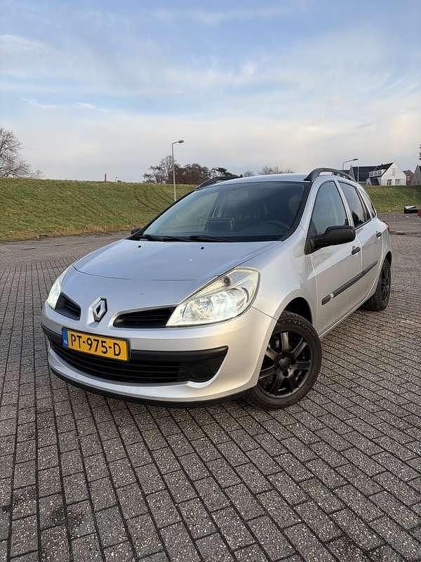 Occasion 2008 Renault Clio II Dynamique Sedan | € 2.199 (Eerlijke prijs) - Afbeelding 1/4