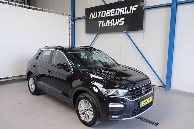 Zwart Gebruikt 2021 VW T-Roc Style SUV | € 19.750 (Eerlijke prijs) - Afbeelding 1/4