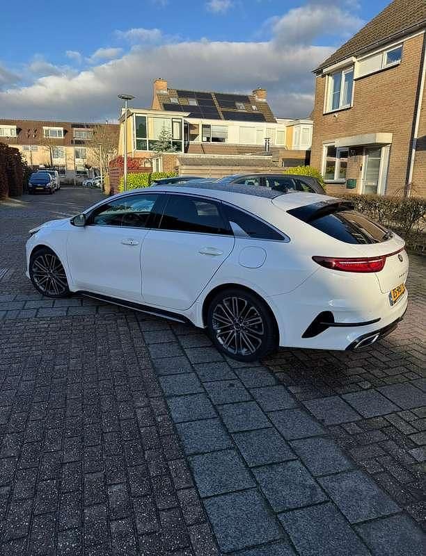 Wit Gebruikt 2019 Kia ProCeed Hatchback | € 18.995 (Goede deal) - Afbeelding 1/4