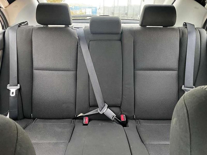 Occasion Toyota Avensis Luna 129 PK (94 kW) 2003 Zwart Hatchback