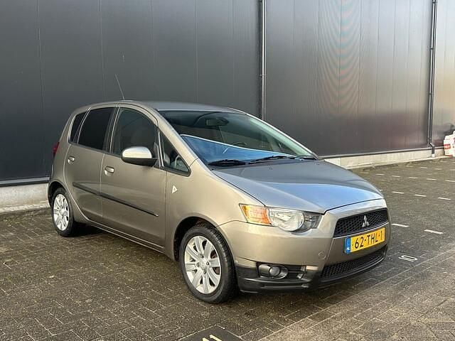 Grijs Gebruikt 2012 Mitsubishi Colt Edition Hatchback | € 5.795 (Eerlijke prijs) - Afbeelding 1/4