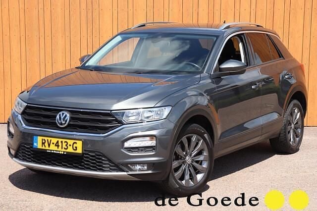Grijs Gebruikt 2018 VW T-Roc Style SUV | € 16.940 (Eerlijke prijs) - Afbeelding 1/4