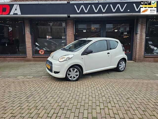 Wit Occasion 2011 Citroën C1 Hatchback | € 2.995 (Eerlijke prijs) - Afbeelding 1/4