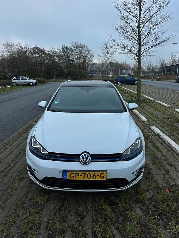 Occasion 2015 VW e-Golf GTE Hatchback | € 11.950 (Iets duurder) - Afbeelding 1/4