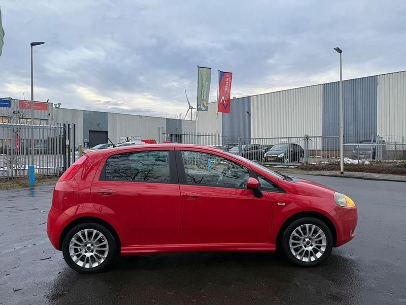 Occasion Fiat Punto 78 PK (57 kW) 2010 Rood Hatchback
