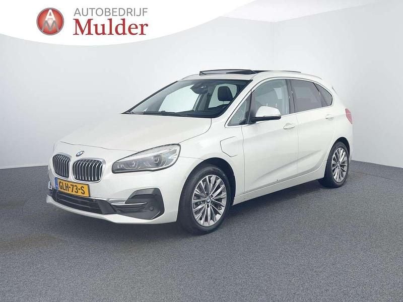 Wit Gebruikt 2020 BMW 225 Active Tourer iPerformance MPV | € 21.445 (Iets duurder) - Afbeelding 1/4