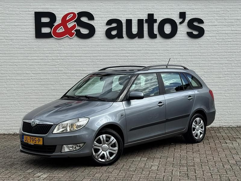 Grijs, metallic lak Occasion 2012 Skoda Fabia Business Line Hatchback | € 7.400 (Iets duurder) - Afbeelding 1/4