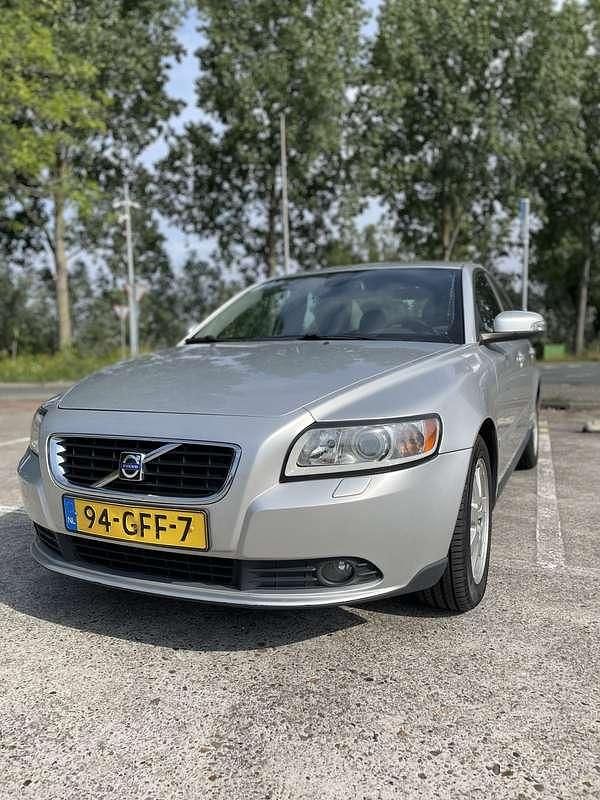 Grijs Gebruikt 2008 Volvo S40 Sedan | € 2.999 (Eerlijke prijs) - Afbeelding 1/4