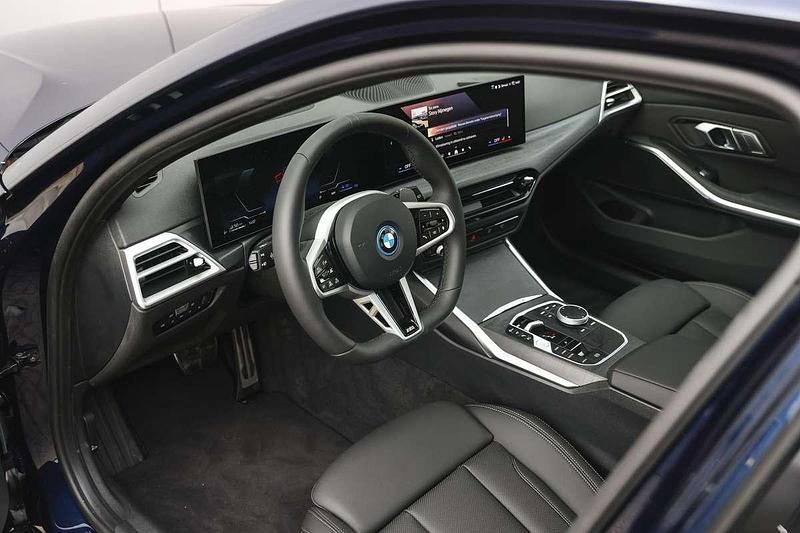 Occasion BMW 330e Executive 292 PK (214 kW) 2025 Blauw Stationwagen