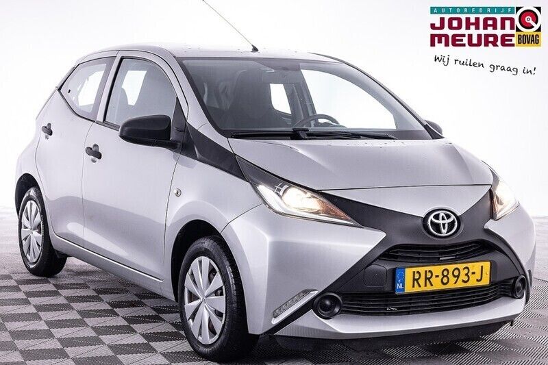 Grijs Gebruikt 2018 Toyota Aygo Hatchback | € 9.490 (Eerlijke prijs) - Afbeelding 1/4