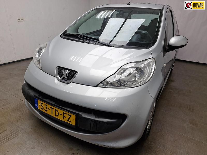Occasion Peugeot 107 68 PK (50 kW) 2006 Grijs (metallic) Hatchback