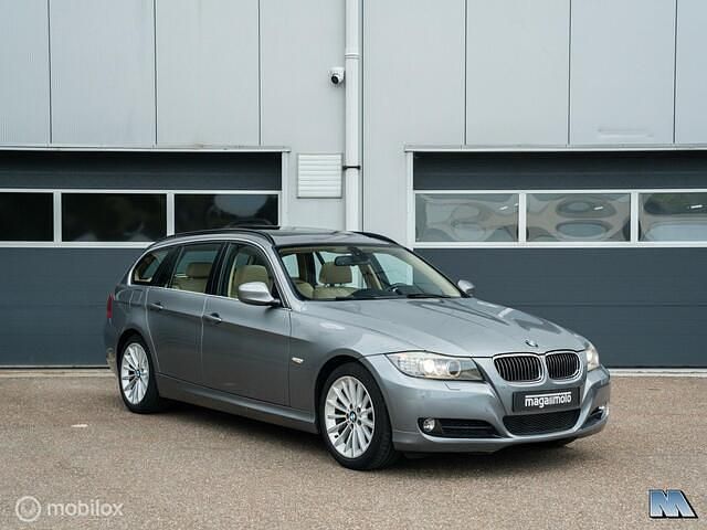 Grijs Gebruikt 2010 BMW 325 Stationwagen | € 18.499 (Iets duurder) - Afbeelding 1/4