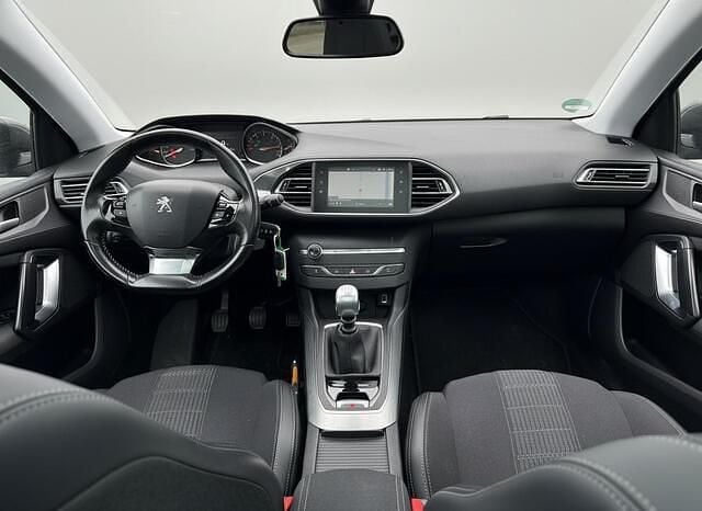 Occasion Peugeot 308 Premium 120 PK (88 kW) 2018 Grijs Hatchback
