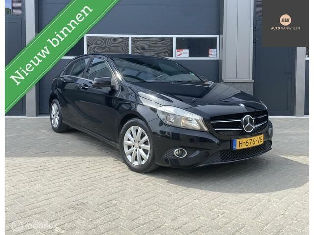 Zwart Gebruikt 2015 Mercedes A180 Ambition Hatchback | € 11.950 (Eerlijke prijs) - Afbeelding 1/4