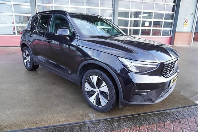 Zwart Occasion 2023 Volvo XC40 Plus SUV | € 38.950 (Duur) - Afbeelding 1/4