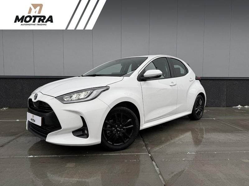 Wit Occasion 2023 Toyota Yaris Hatchback | € 20.950 (Goede deal) - Afbeelding 1/3