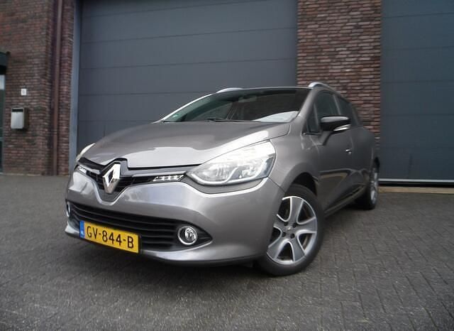 Grijs Gebruikt 2015 Renault Clio GrandTour Night&Day Stationwagen | € 6.400 (Goede deal) - Afbeelding 1/4