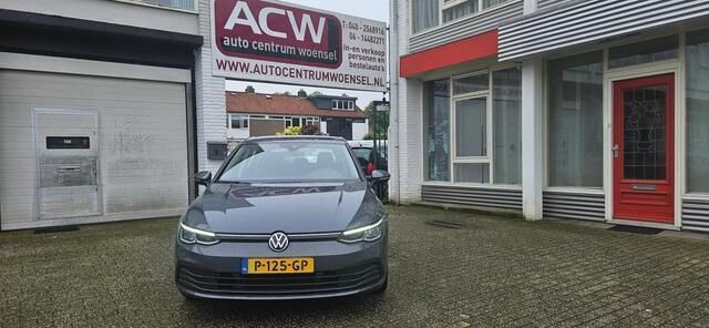 Grijs Gebruikt 2020 VW Golf VIII Hatchback | € 17.850 (Eerlijke prijs) - Afbeelding 1/4