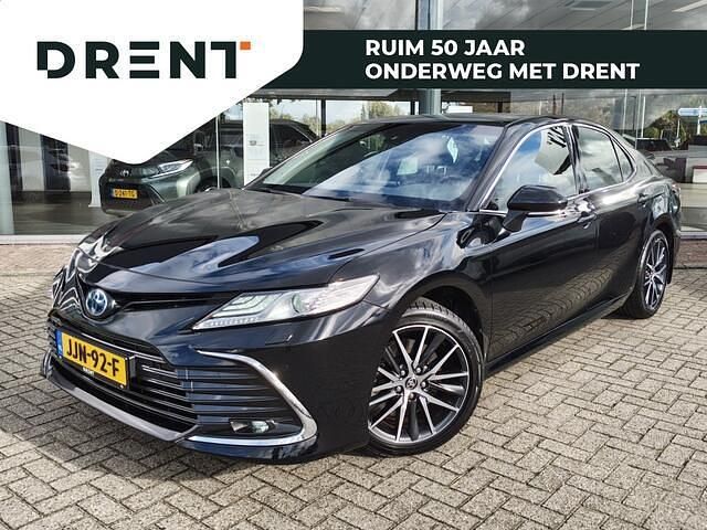 Zwart Occasion 2023 Toyota Camry Executive Sedan | € 38.395 (Eerlijke prijs) - Afbeelding 1/4