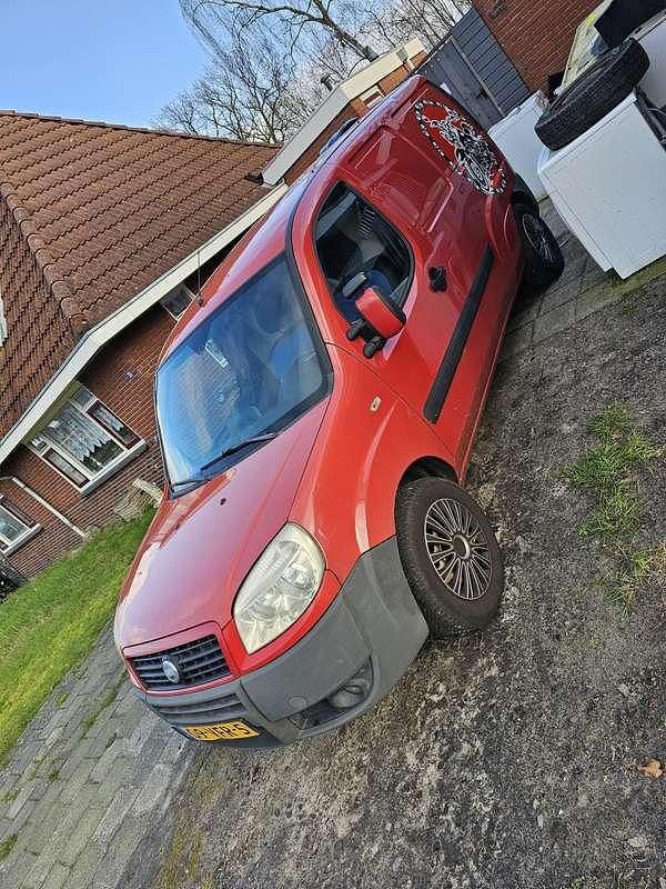 Occasion Fiat Doblò Basis 129 PK (94 kW) 2007 Rood MPV