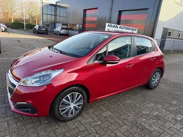 Rood Occasion 2017 Peugeot 208 Hatchback | € 5.350 (Goede deal) - Afbeelding 1/4