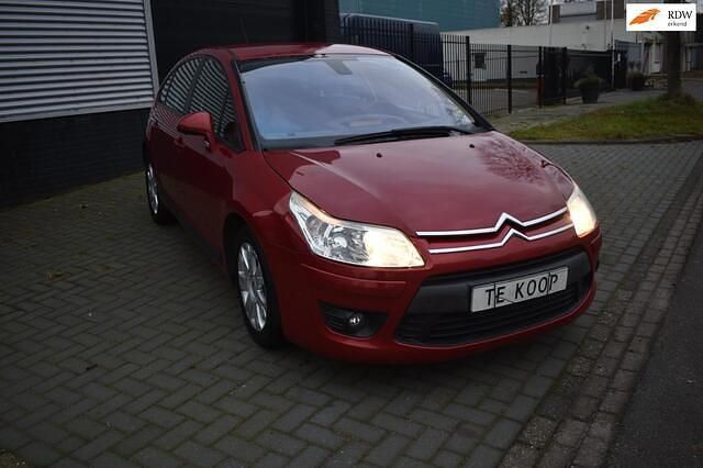 Rood Occasion 2009 Citroën C4 Prestige Hatchback | € 2.250 (Eerlijke prijs) - Afbeelding 1/4