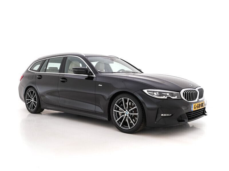Jet black Gebruikt 2019 BMW 330 Executive Stationwagen | € 21.945 (Iets duurder) - Afbeelding 1/4
