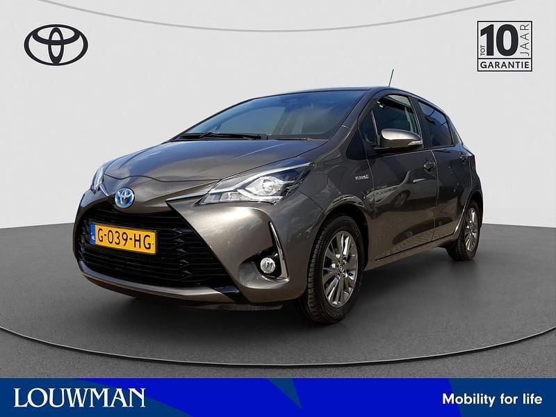 Grijs Gebruikt 2019 Toyota Yaris Hybrid Hatchback | € 16.950 (Eerlijke prijs) - Afbeelding 1/3