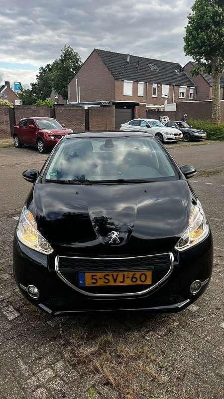 Zwart Gebruikt 2013 Peugeot 208 Allure Hatchback | € 3.300 (Goede deal) - Afbeelding 1/4