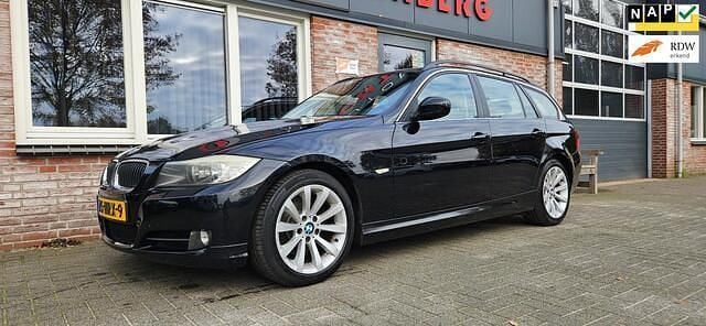 Zwart Gebruikt 2009 BMW 325 Stationwagen | € 7.950 (Eerlijke prijs) - Afbeelding 1/4