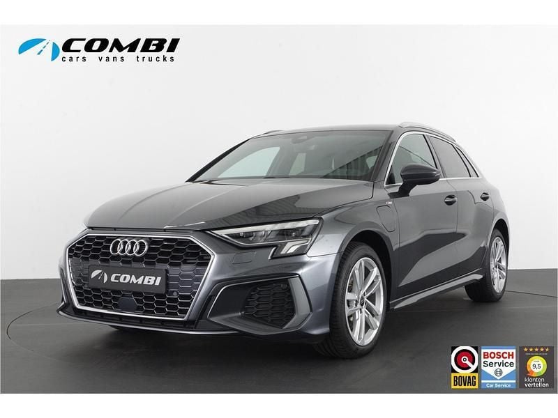 Grijs Gebruikt 2024 Audi A3 Hatchback | € 34.450 (Eerlijke prijs) - Afbeelding 1/4