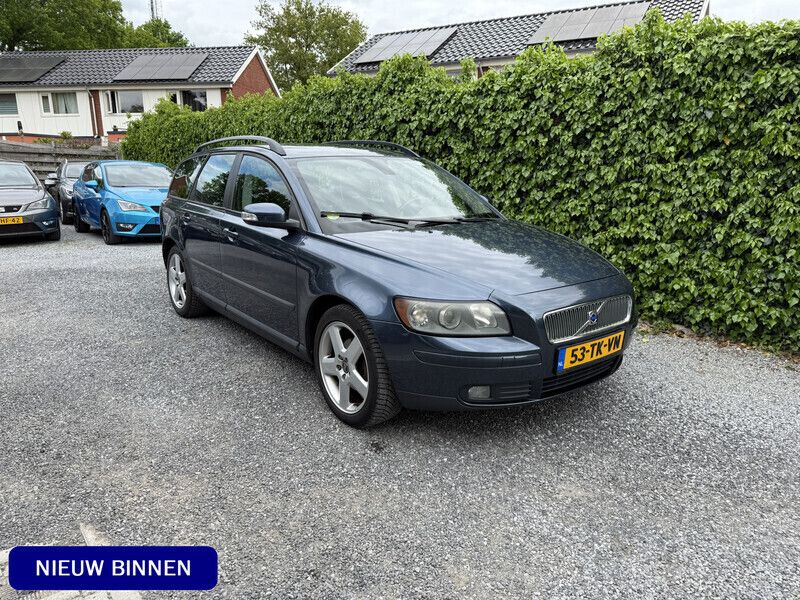 Blauw, metallic lak Gebruikt 2006 Volvo V50 Stationwagen | € 2.445 (Eerlijke prijs) - Afbeelding 1/4
