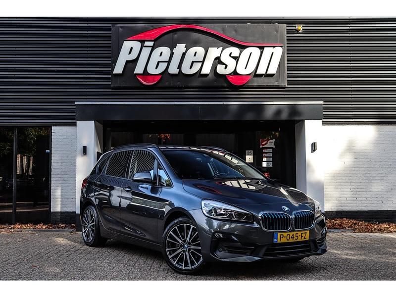 Grijs Gebruikt 2019 BMW 225 Active Tourer Executive MPV | € 17.750 (Eerlijke prijs) - Afbeelding 1/4