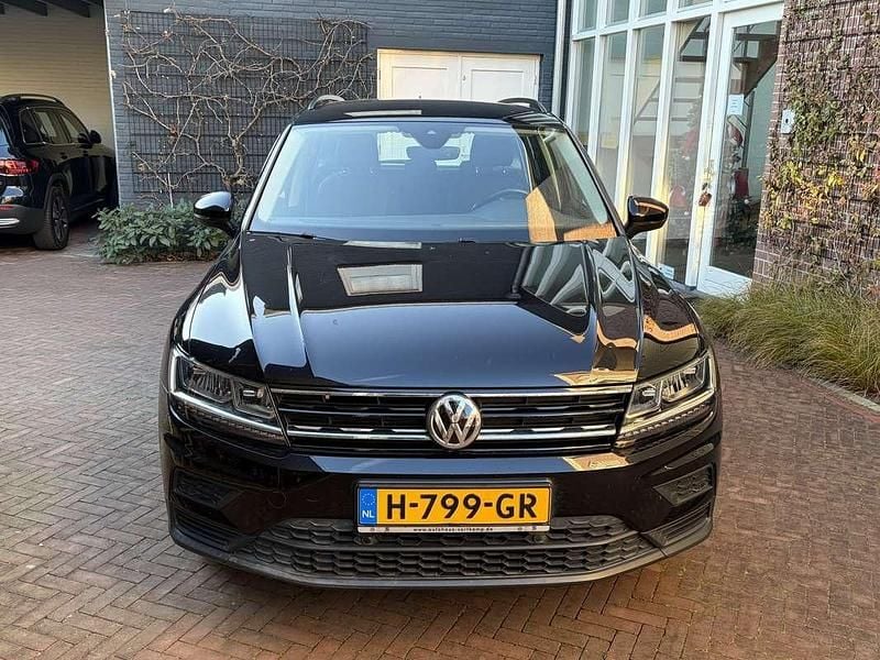 Zwart Occasion 2018 VW Tiguan Comfortline SUV | € 18.750 (Super prijs) - Afbeelding 1/4