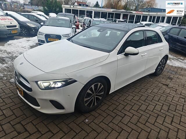 Wit Occasion 2019 Mercedes A160 Business Hatchback | € 19.250 (Duur) - Afbeelding 1/4