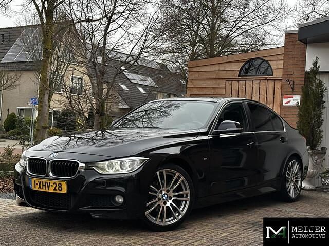 Zwart Occasion 2014 BMW 320 Executive Sedan | € 12.495 (Eerlijke prijs) - Afbeelding 1/4