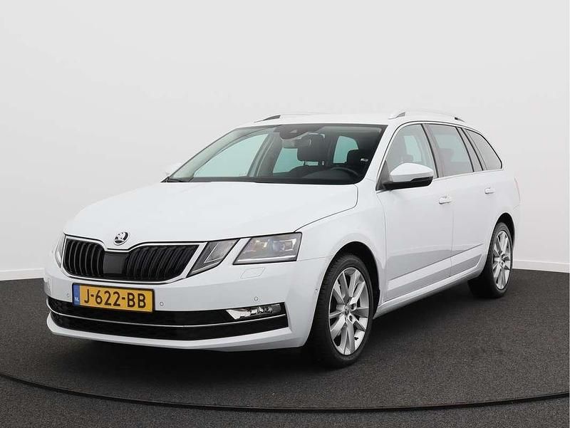 Wit Gebruikt 2020 Skoda Octavia Business Line Stationwagen | € 17.950 (Eerlijke prijs) - Afbeelding 1/4