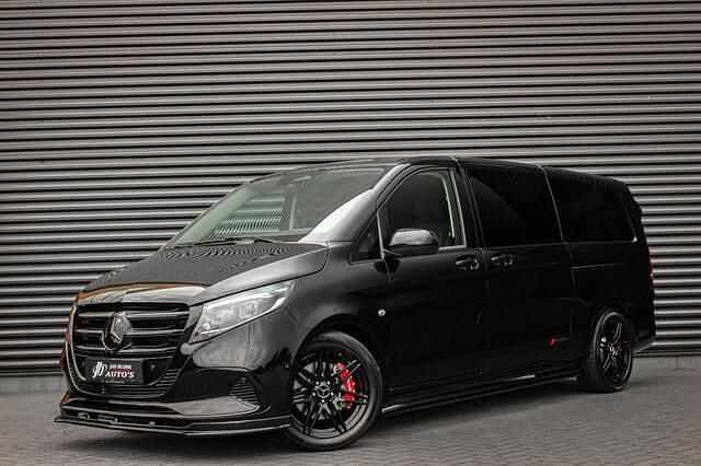 Zwart Nieuw 2024 Mercedes Vito AMG MPV | € 74.945 - Afbeelding 1/4