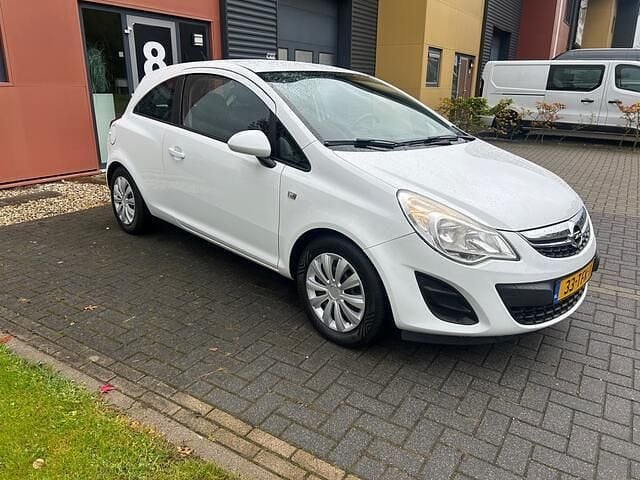 Wit Gebruikt 2012 Opel Corsa Edition Hatchback | € 2.750 (Eerlijke prijs) - Afbeelding 1/4