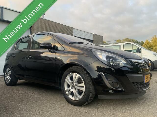Zwart Gebruikt 2011 Opel Corsa Cosmo Hatchback | € 4.950 (Eerlijke prijs) - Afbeelding 1/4